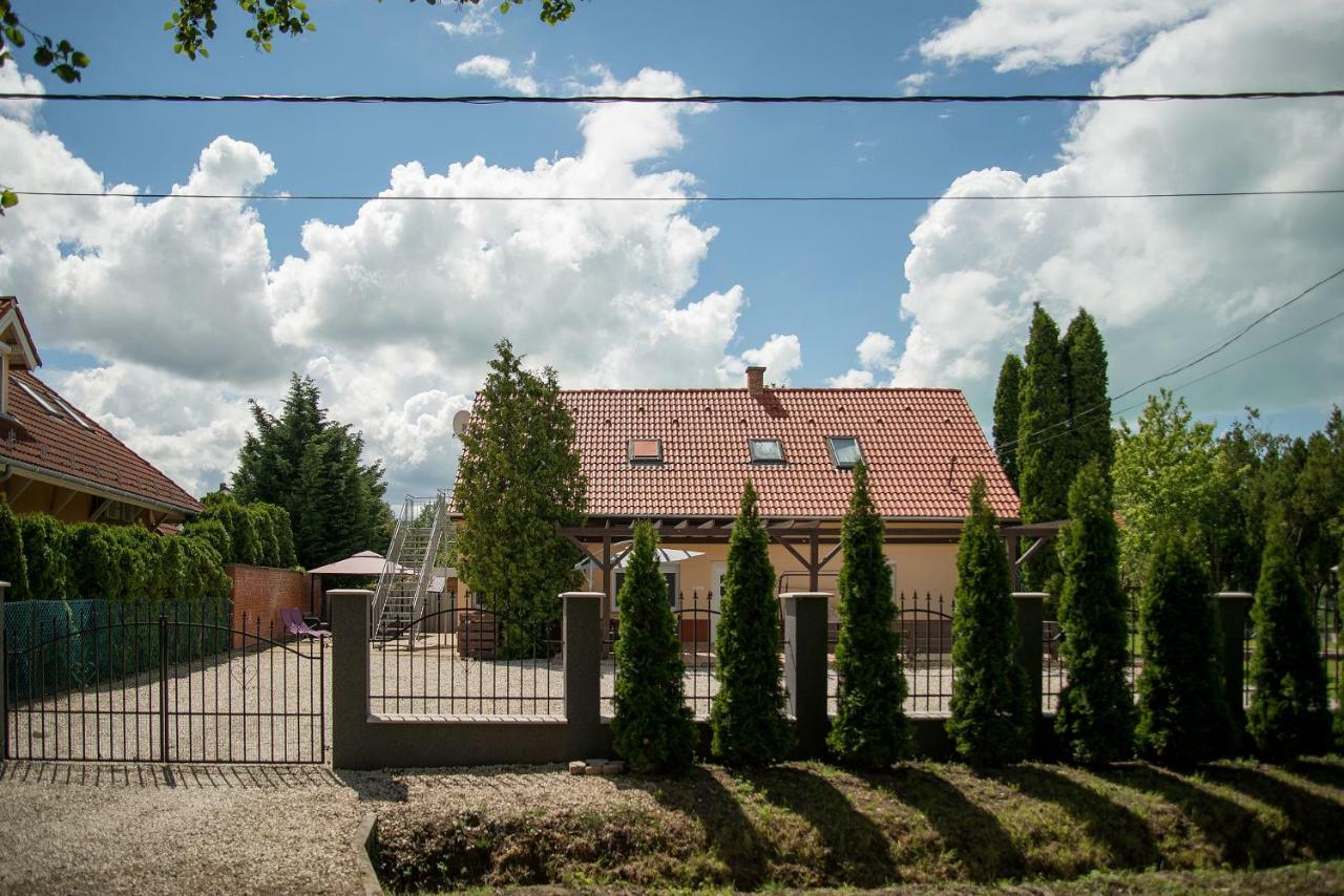 Dorothy Apartman Siófok Esterno foto